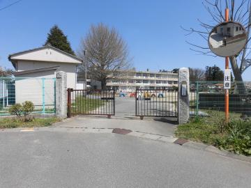 勿来第一小学校/徒歩5分・約350m(2020年4月) 勿来第一小学校/徒歩5分・約350m(2020年4月)